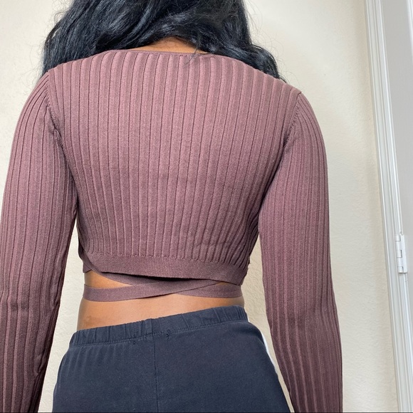 Brown Crop Top ✨ / Gray Crop Top ✨ - Picture 4 of 9